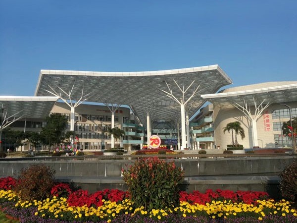 云南省滇南中心醫(yī)院——無(wú)機(jī)預(yù)涂板應(yīng)用