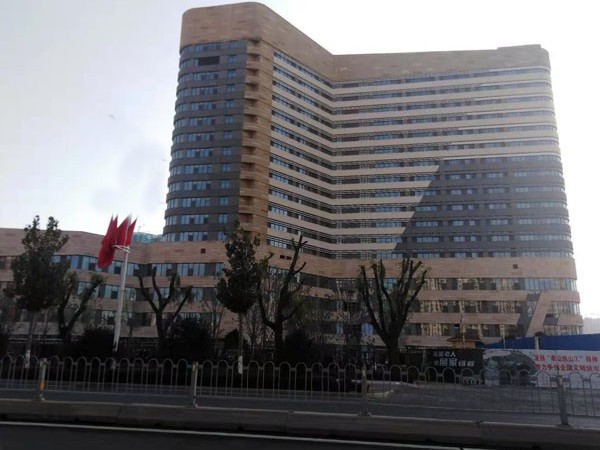 山東泰安高鐵醫(yī)院—無(wú)機(jī)預(yù)涂板應(yīng)用